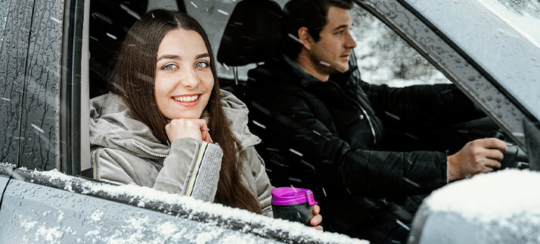 Conduire sur la neige en voiture