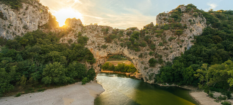 Partir en mai en Ardèche à Vallon-Pont-D'Arc